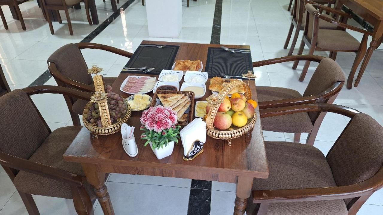 Sarbon Hotel Khiva Esterno foto